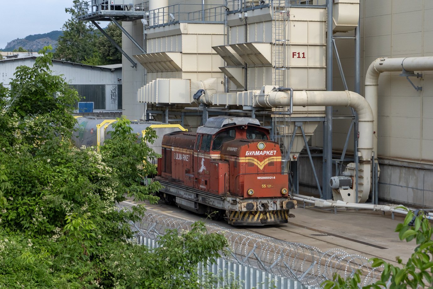 55 121