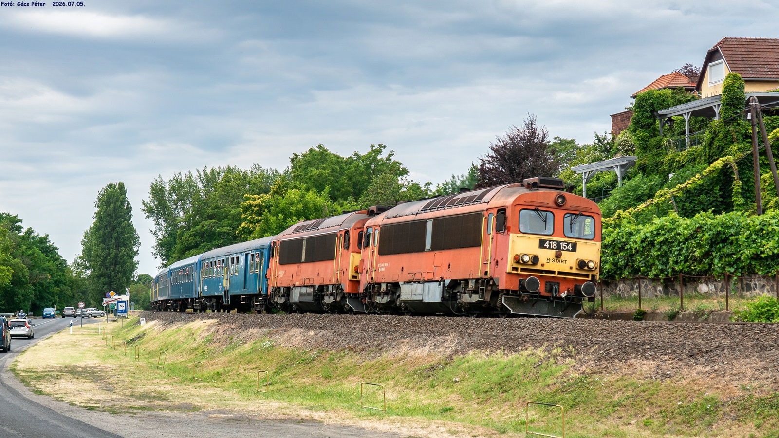 418 154