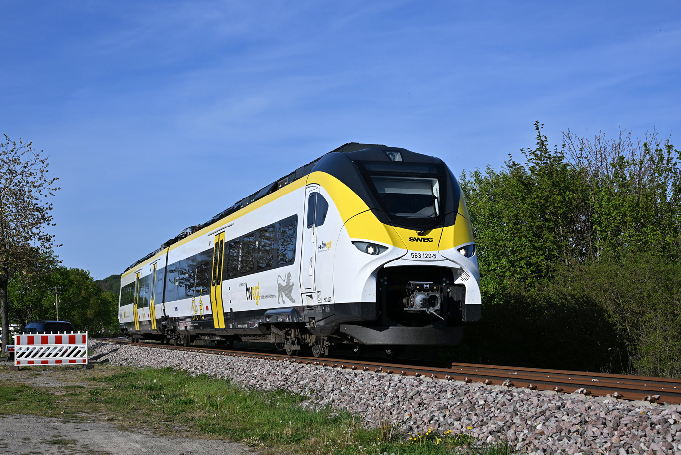 563 120