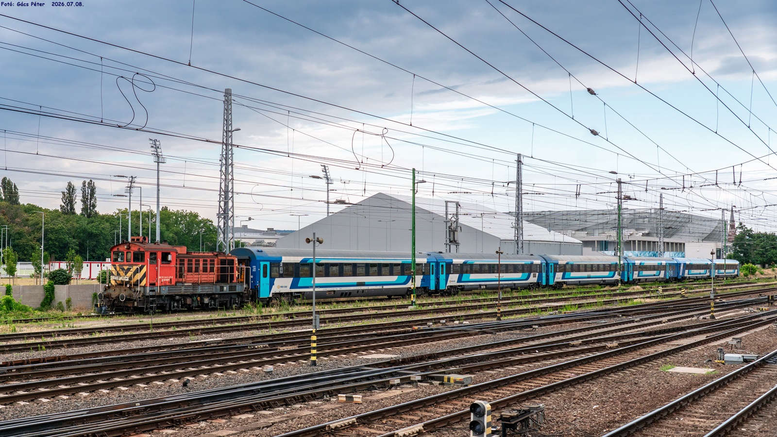 448 421