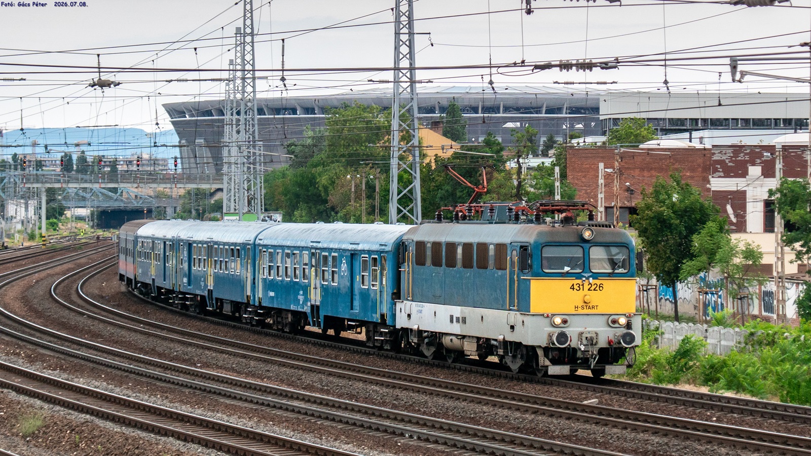 431 226