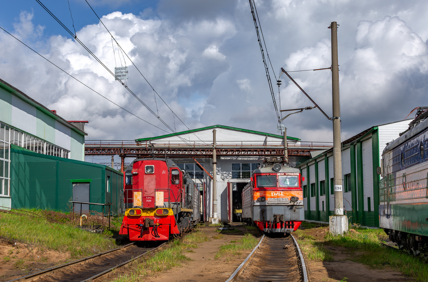 ТЭМ2-7680; ВЛ10У-975