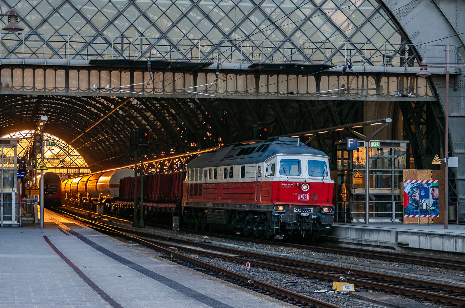 232 005-9
