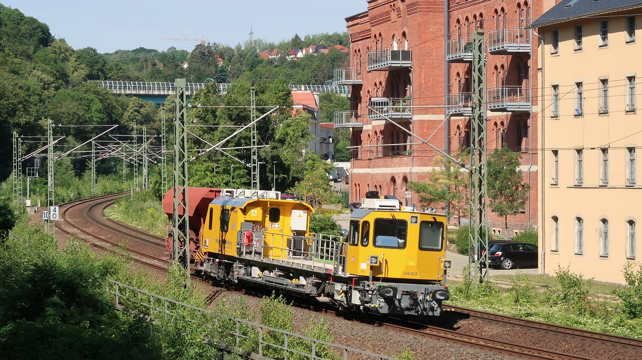 746 019
