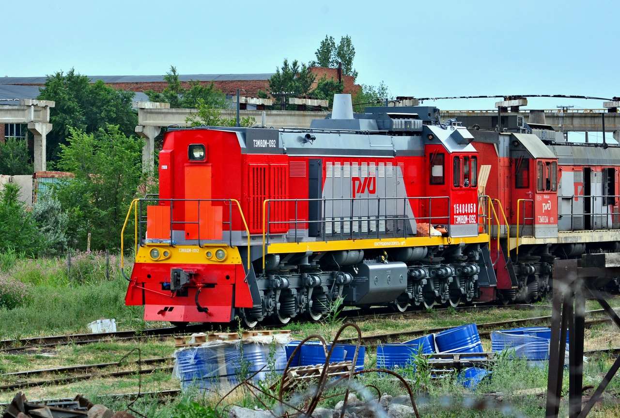 ТЭМ18ДМ-1092