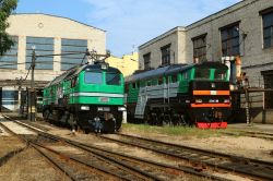 2ТЭ116-586 (Россия, частные перевозчики); М62-1202 (Латвийская железная дорога)