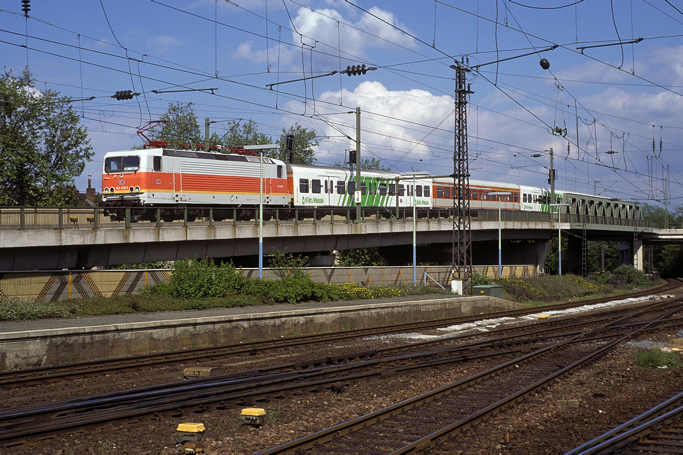 143 045-3