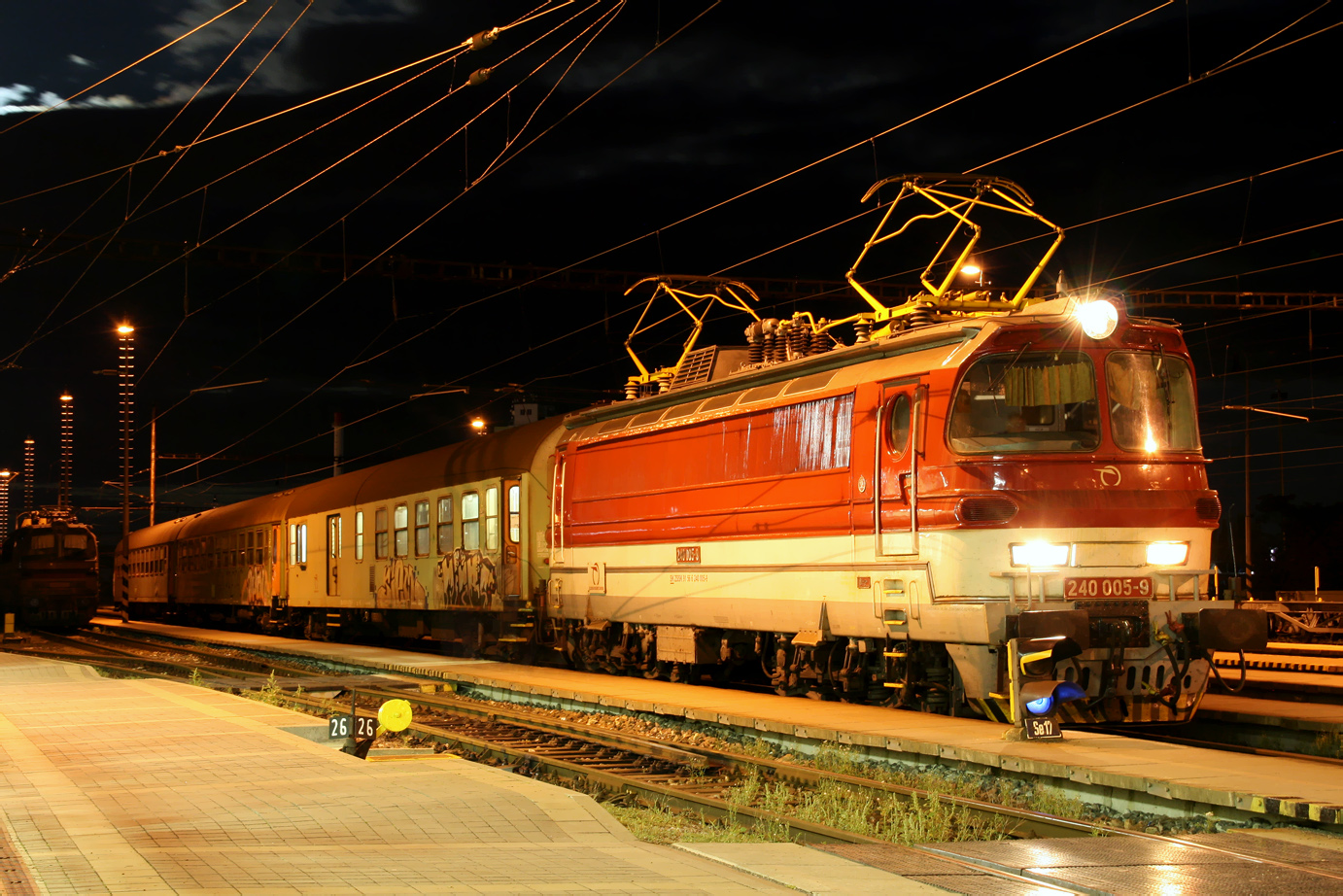 240 005-9