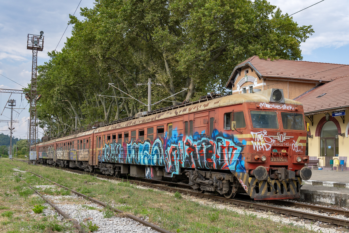 32 145