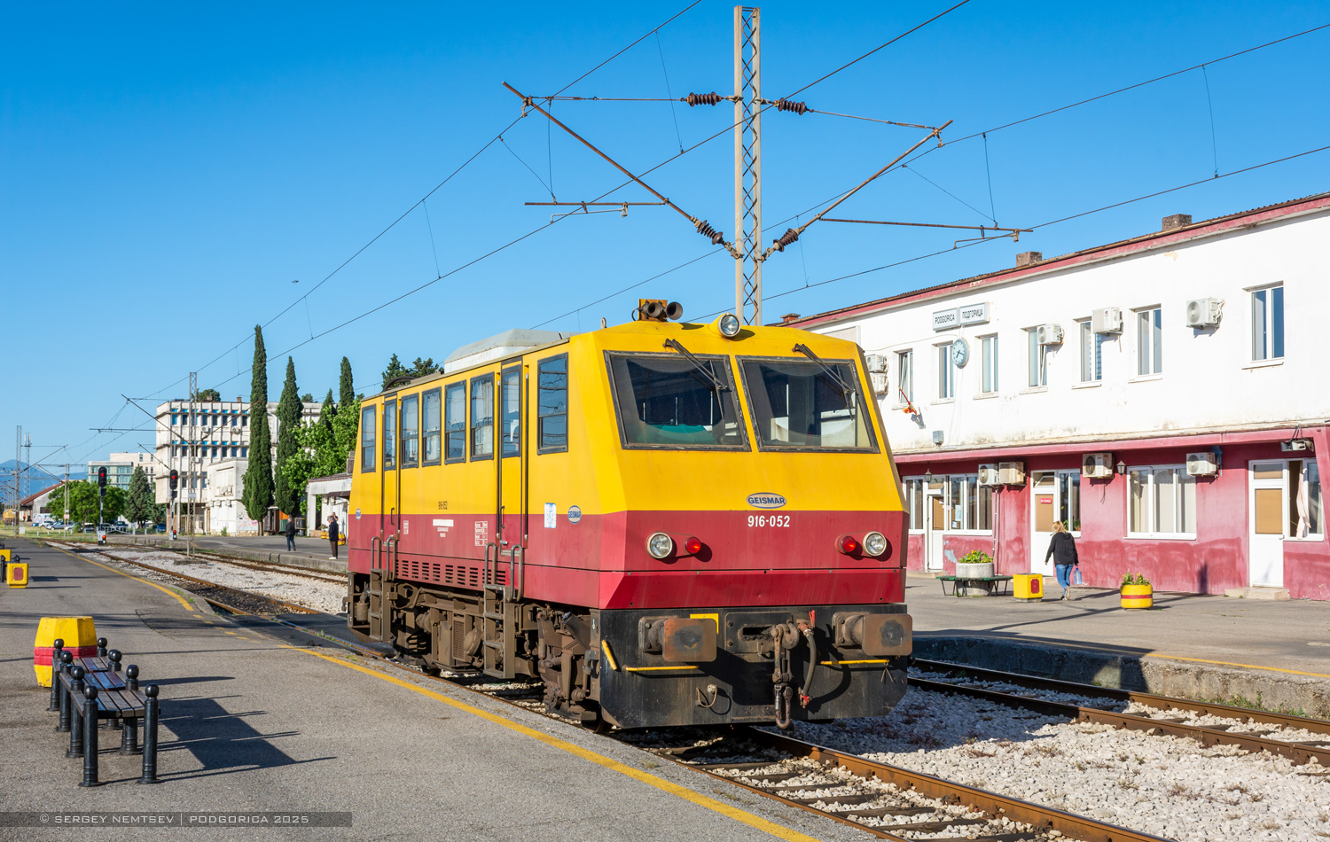 916-052