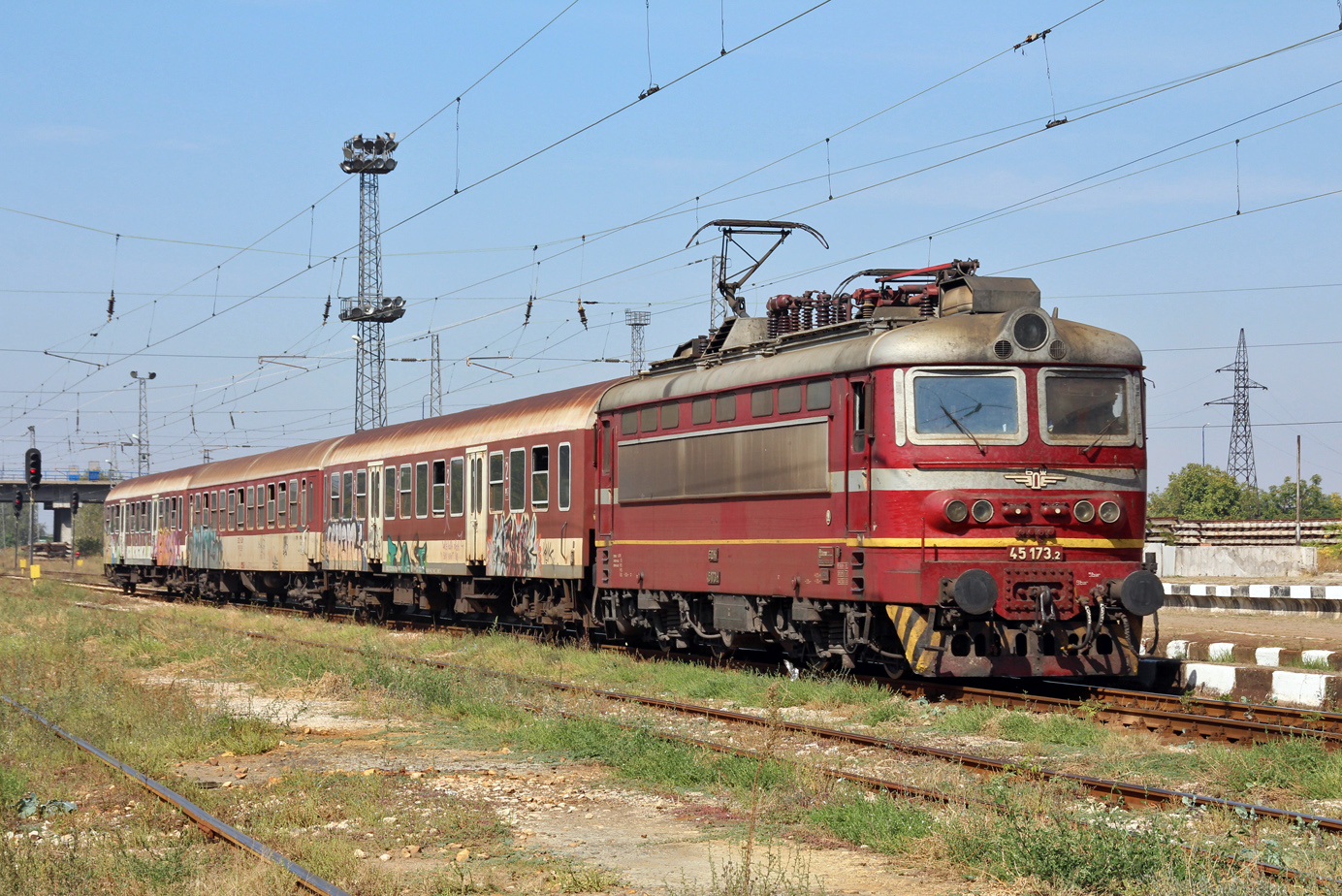 45 173