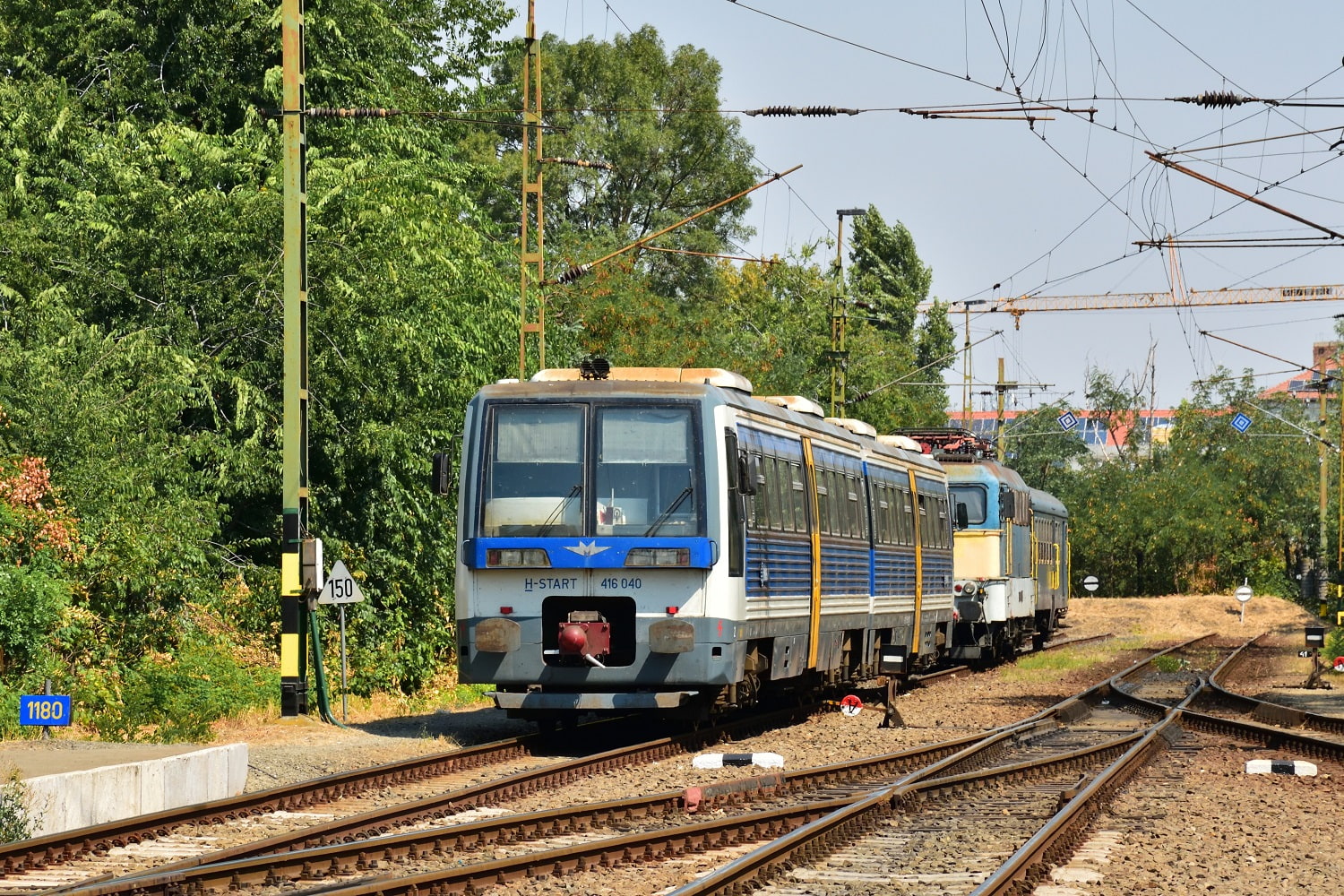 416 040