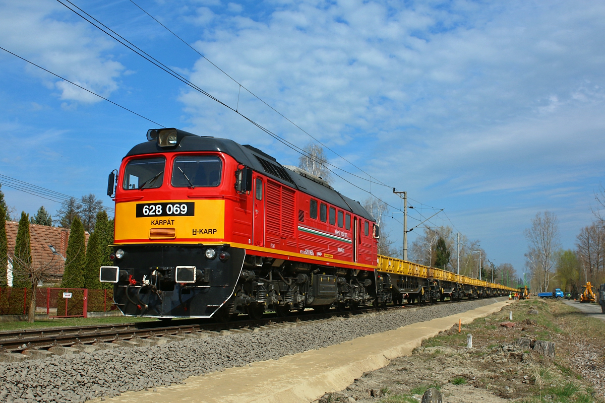 628 069