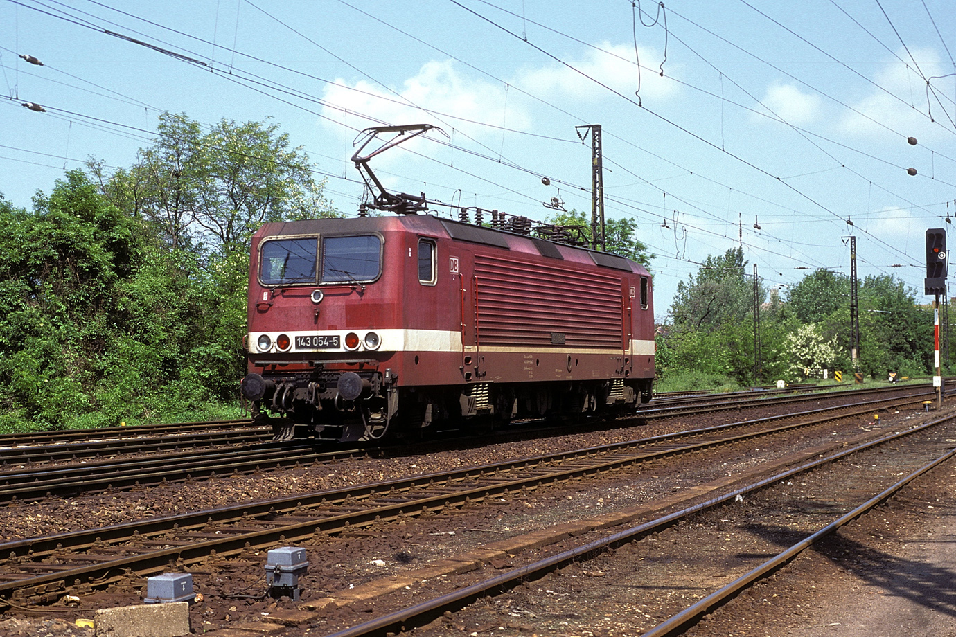 143 054-5
