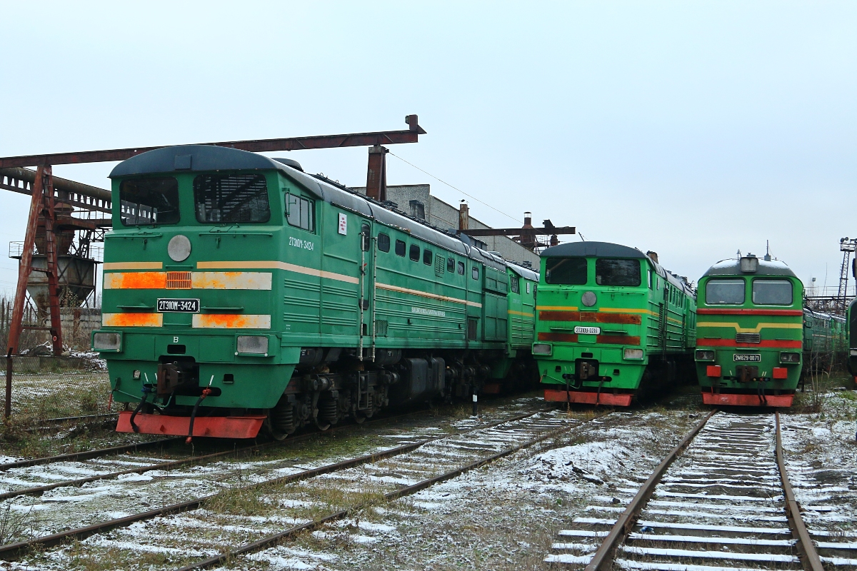 2ТЭ10М-3424; 2ТЭ10У-0216; 2М62У-0071