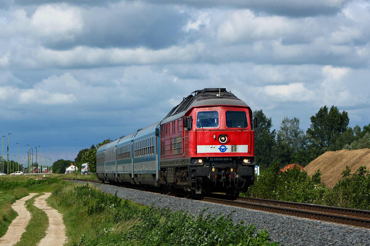 651 004