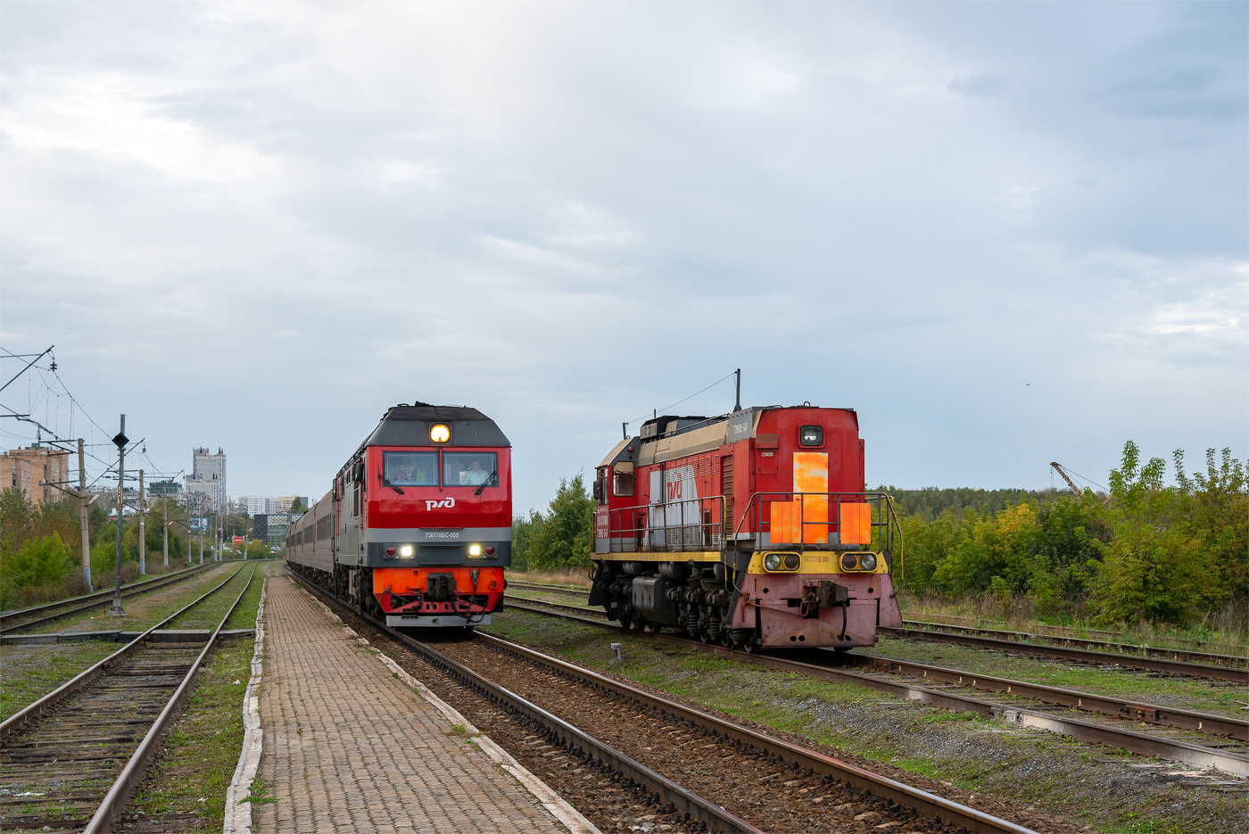ТЭП70БС-055; ТЭМ18Д-048