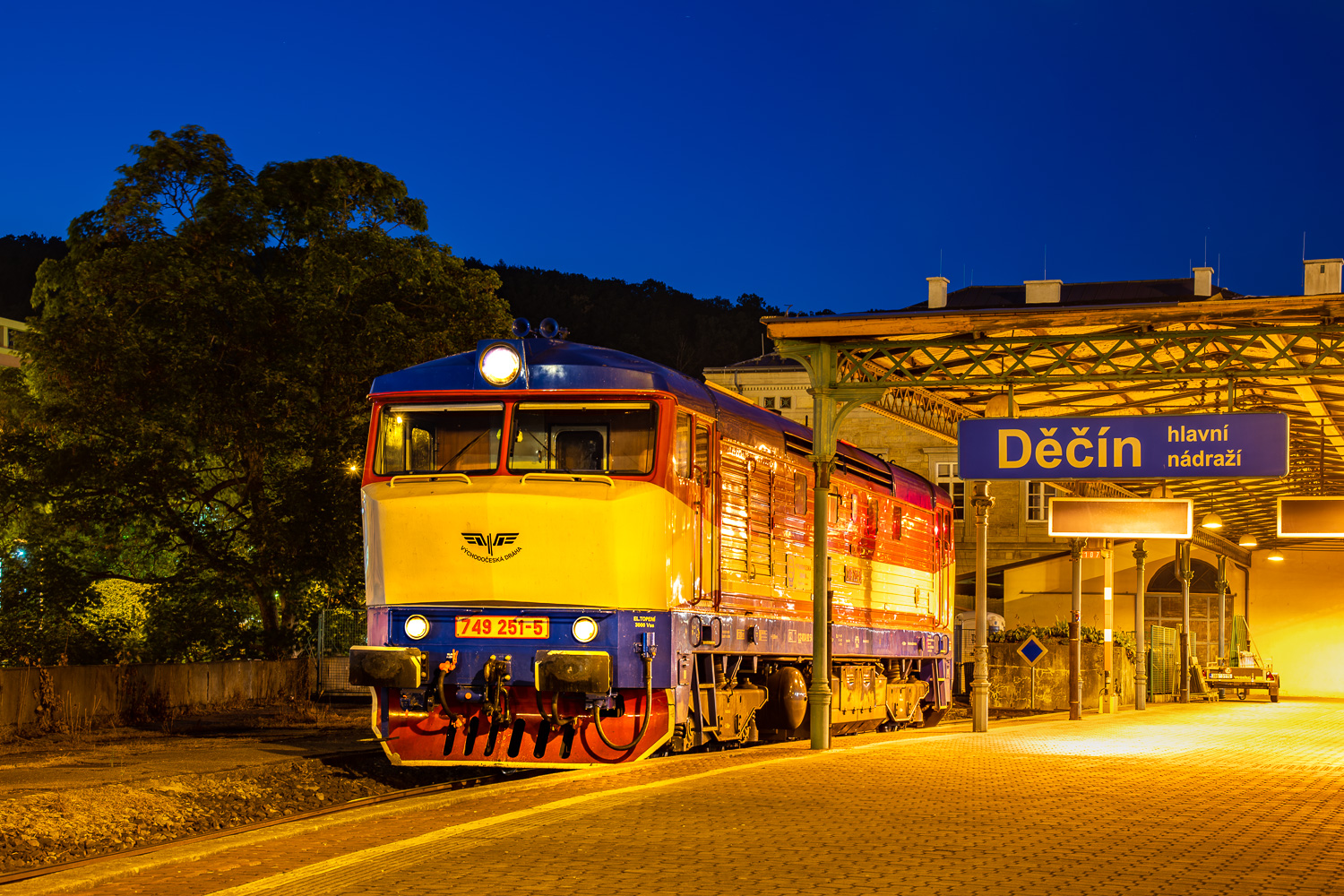 749 251-5