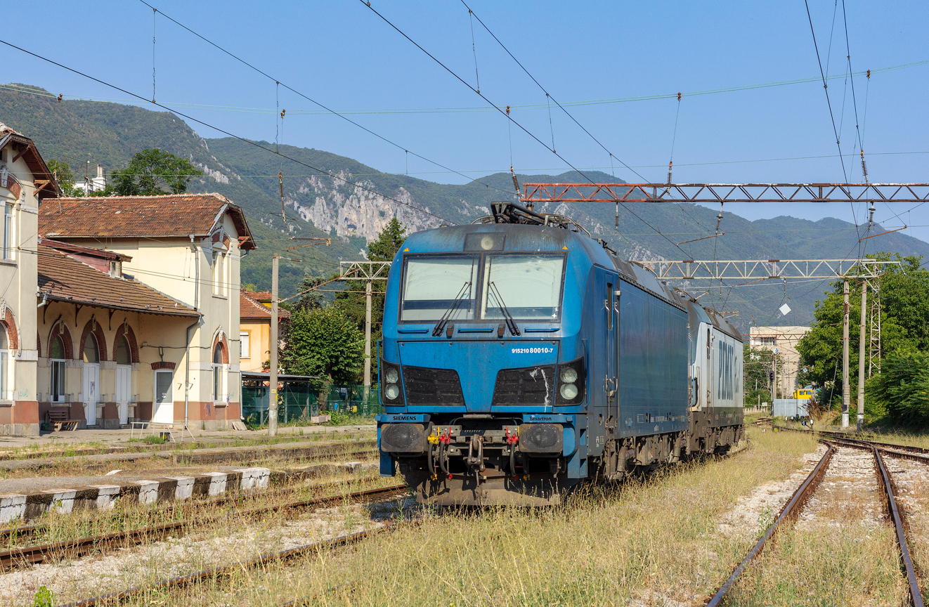 80 010