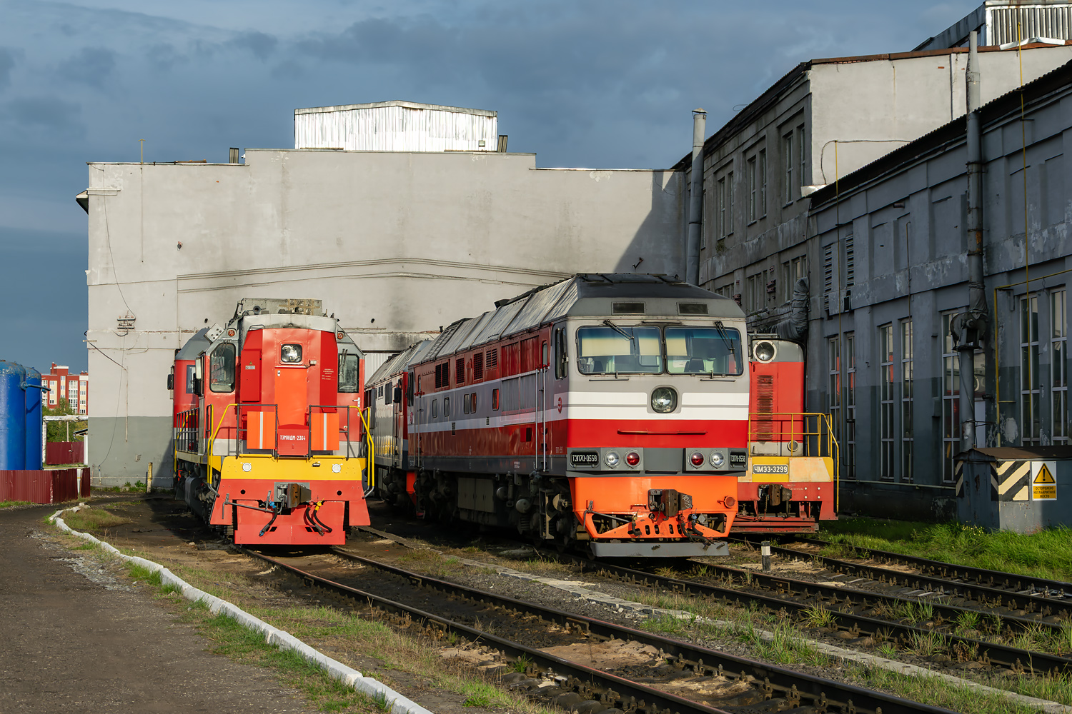 ТЭМ18ДМ-2364; ТЭП70-0558