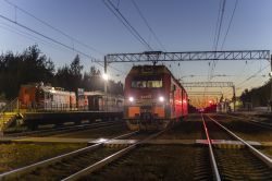 2ТЭ116К-1020 (October Railway); 2ЭС4К-109 (October Railway); ТЭМ18ДМ-2288 (October Railway)