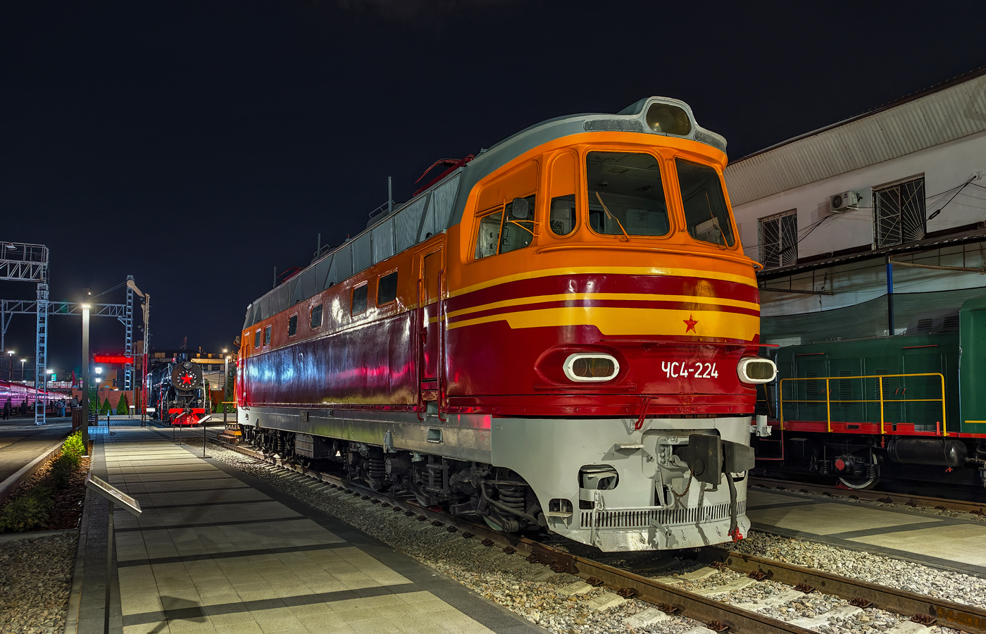 ЧС4-225