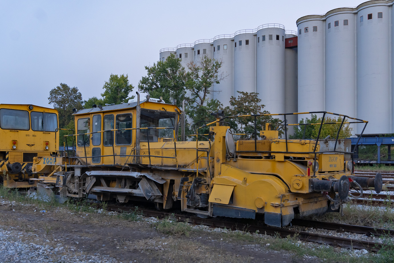 9425 003