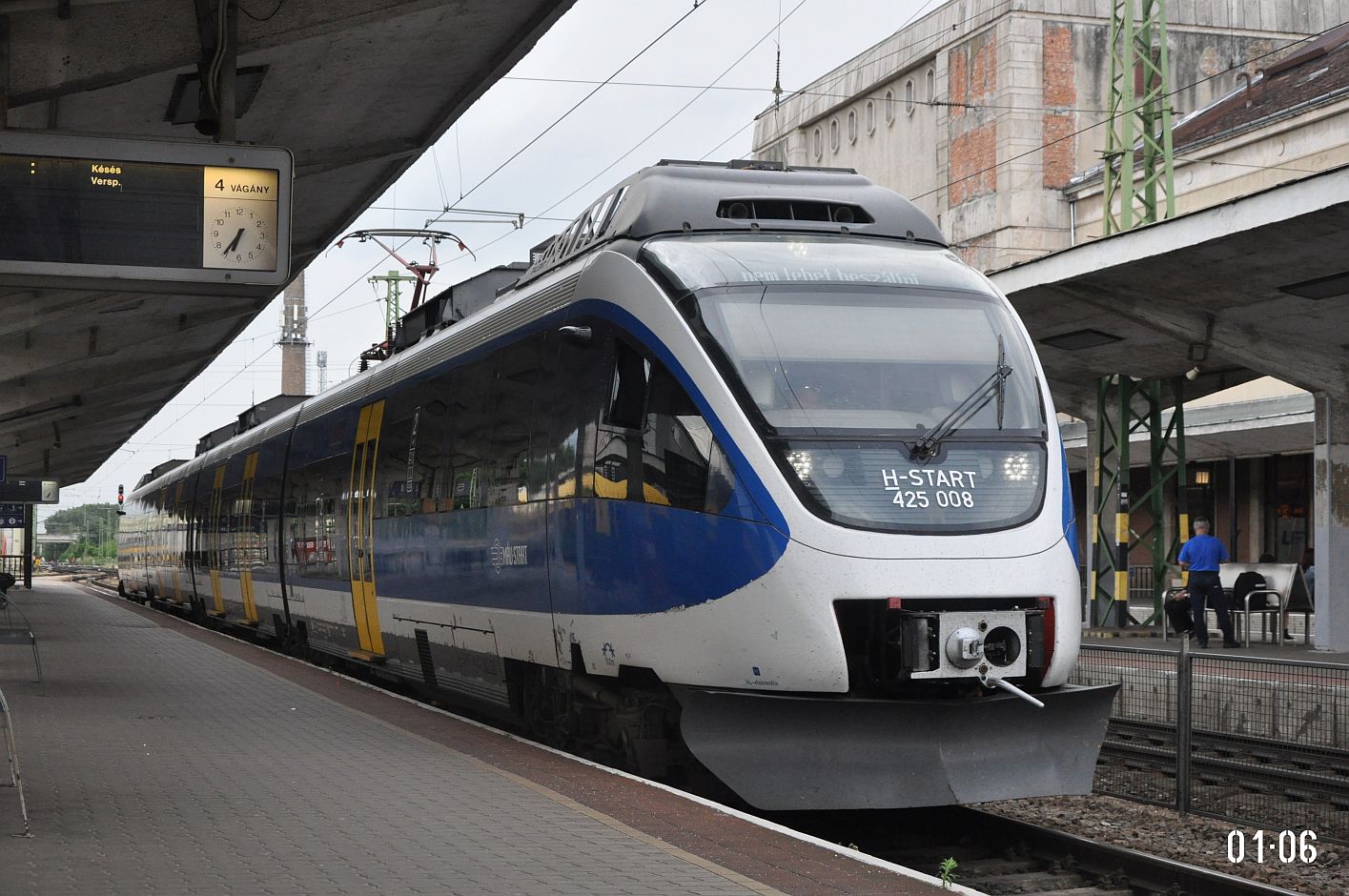 425 008