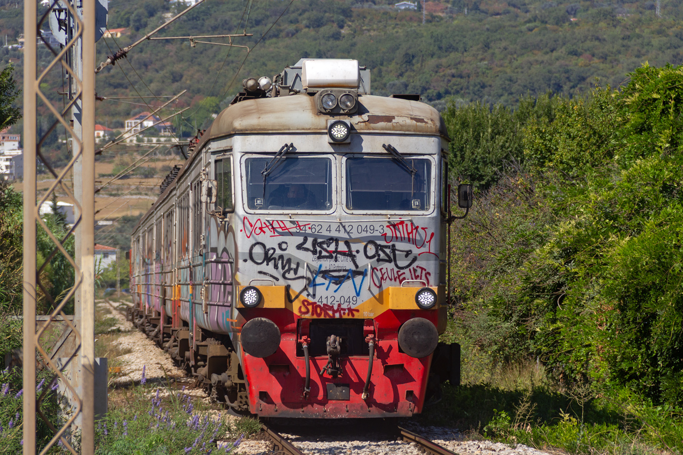 412-049