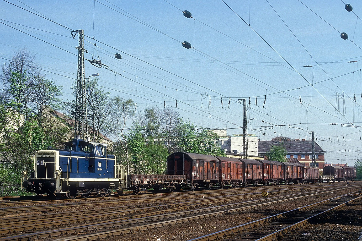 261 161-4