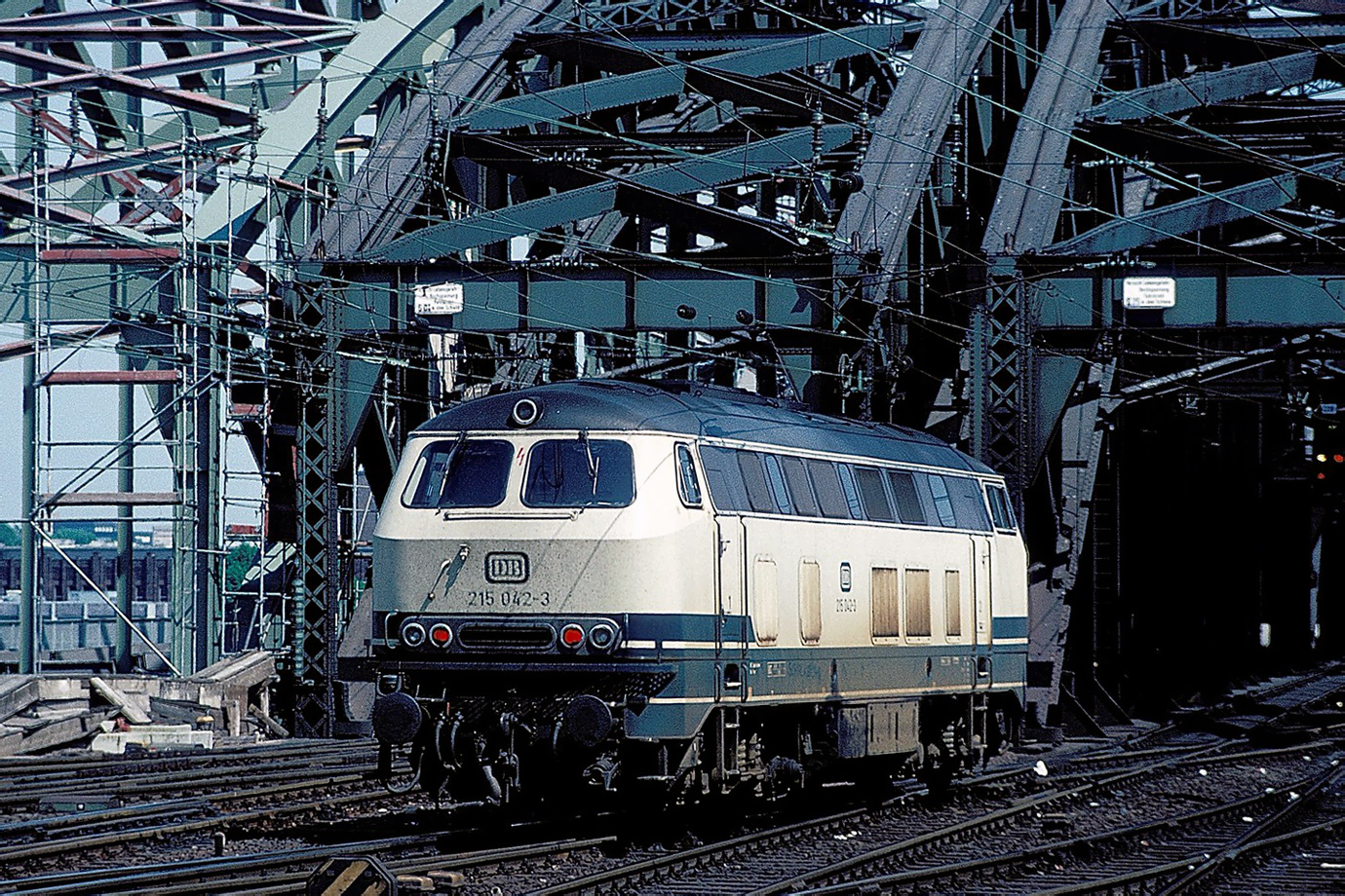215 042-3