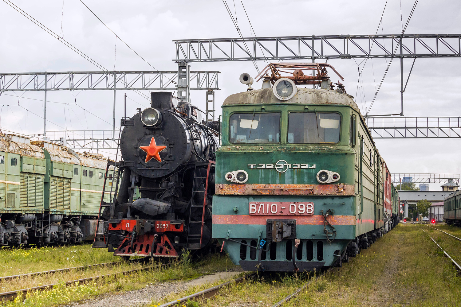 ВЛ10-098