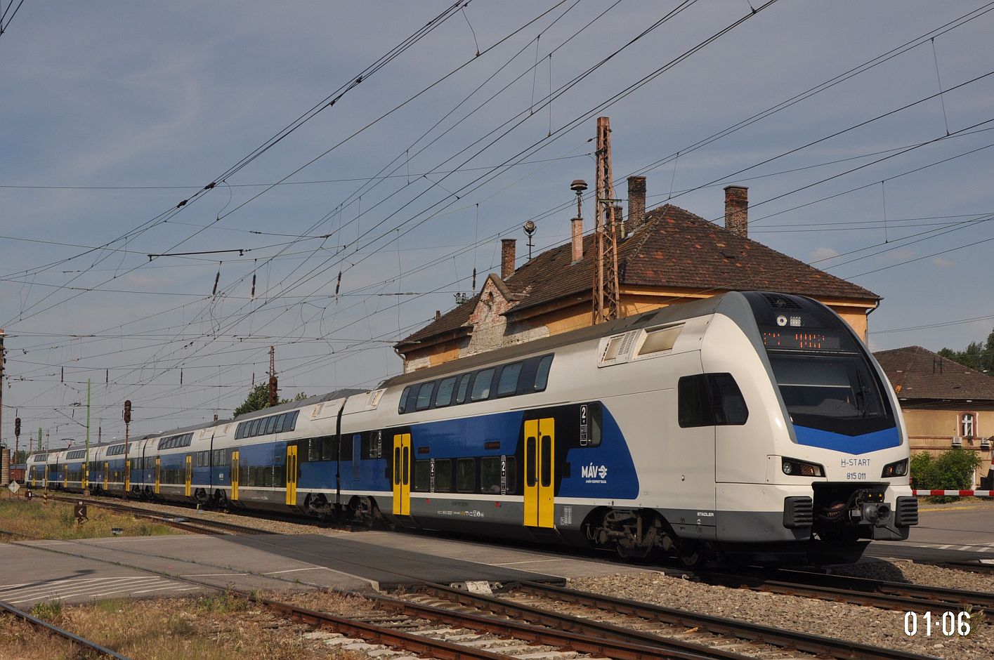 815 011