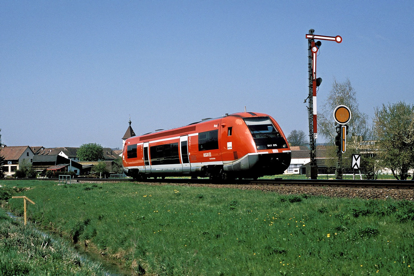 641 015