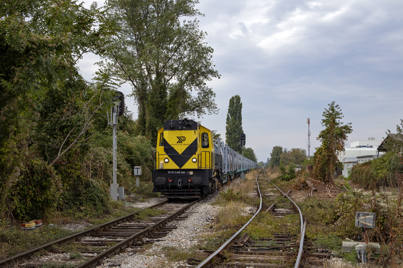 647 104