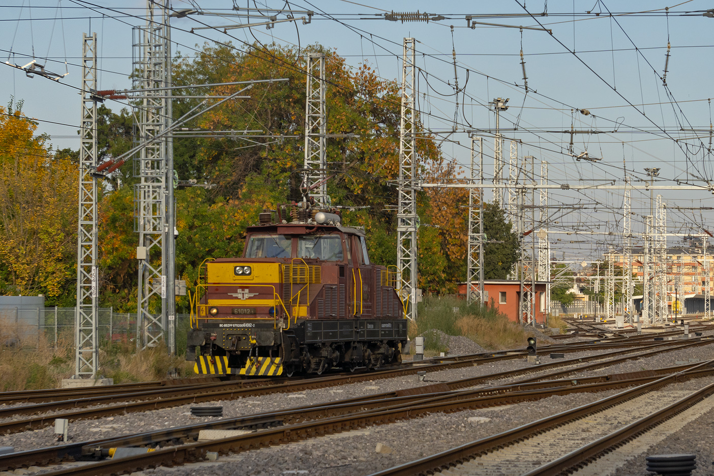 61 012